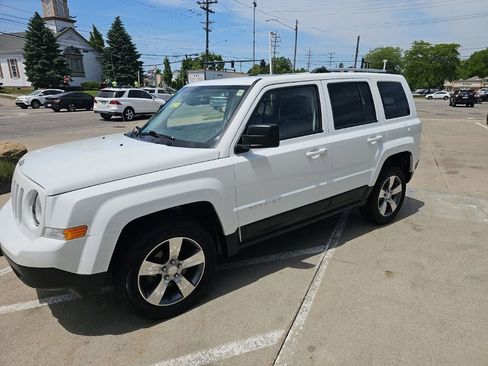Used 2017 Jeep Patriot High Altitude FWD image 7