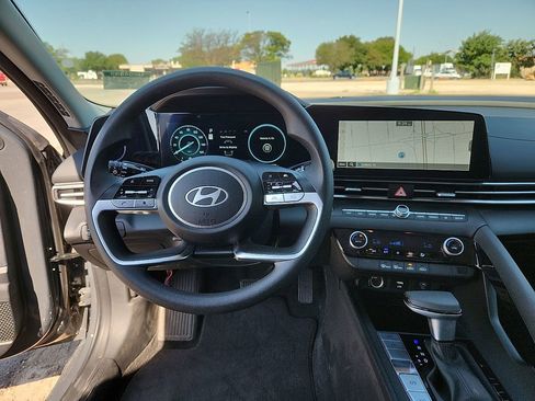 Used 2024 Hyundai Elantra Blue image 6