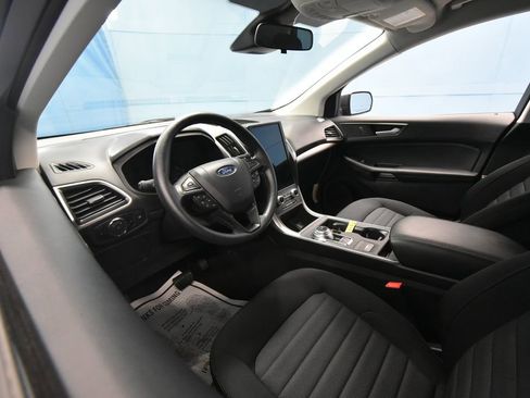 Used 2024 Ford Edge SE image 2