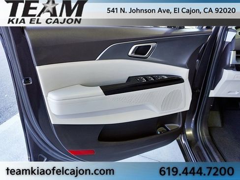 Certified 2024 Kia Carnival LX image 23