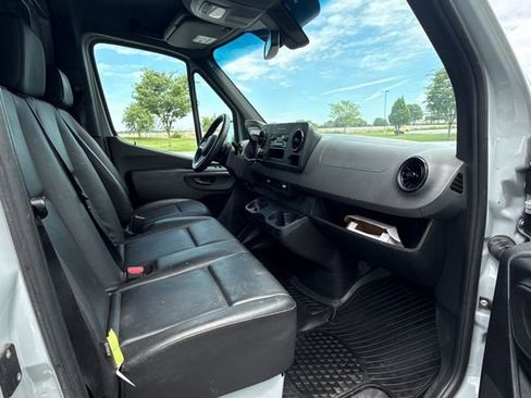 Used 2023 Mercedes-Benz Sprinter 1500 image 12