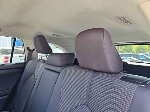 Used 2024 Toyota Highlander LE FWD image 14