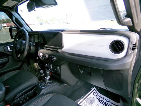 Used 2024 Jeep Wrangler Unlimited w/ Technology Group AWD/4WD image 16
