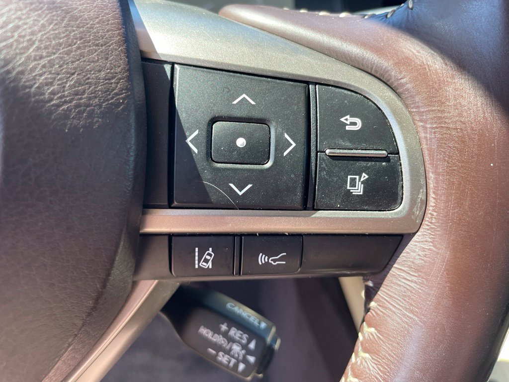 Used 2016 Lexus ES 300h w/ Luxury Package w/Wood Trim FWD image 15