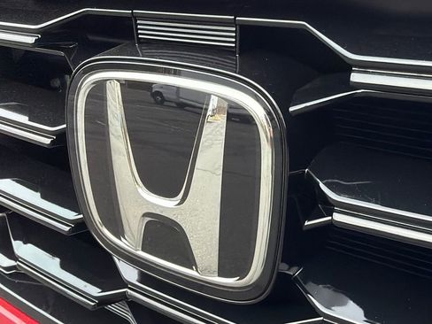 New 2025 Honda Pilot Touring image 14