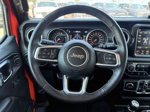 Used 2018 Jeep Wrangler Unlimited Sahara AWD/4WD image 17