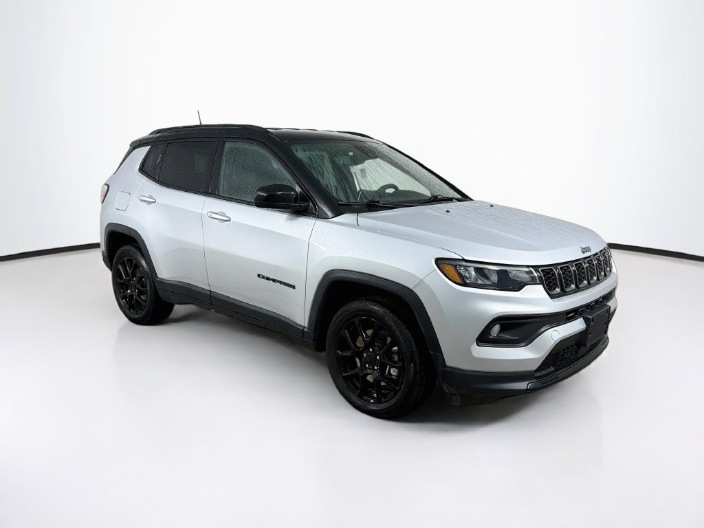 Used 2024 Jeep Compass Latitude w/ Convenience Group AWD/4WD image 3