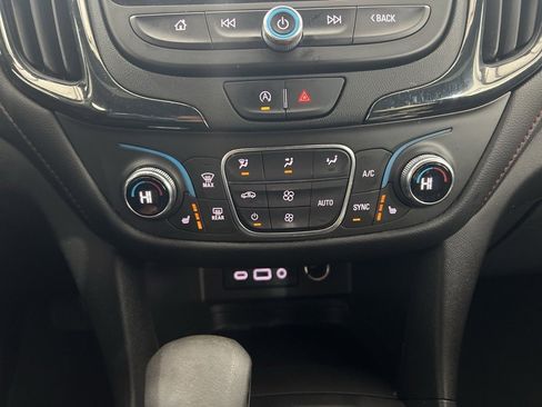 Used 2022 Chevrolet Equinox RS w/ RS Leather Package image 16