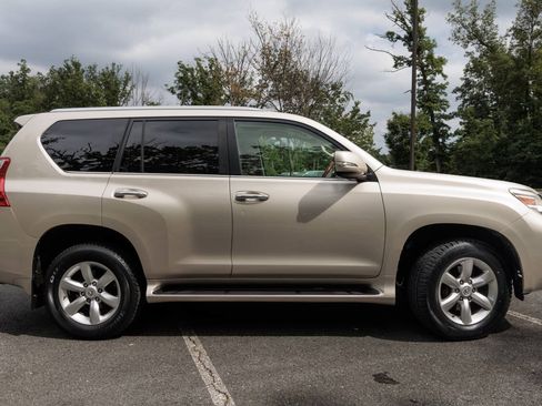 Used 2010 Lexus GX 460 w/ Comfort Plus Pkg AWD/4WD image 2