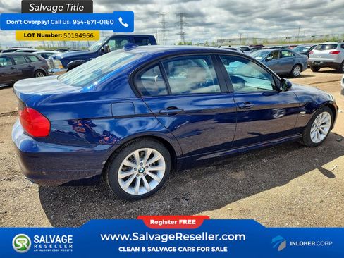 Used 2011 BMW 328i xDrive Sedan AWD/4WD image 4