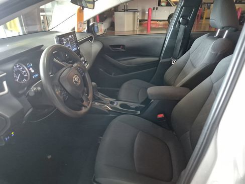 Used 2022 Toyota Corolla LE FWD image 6