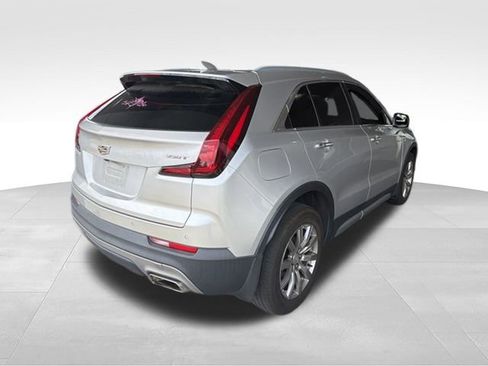 Used 2021 Cadillac XT4 Premium Luxury FWD image 3