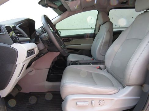 Used 2023 Honda Odyssey Touring image 10