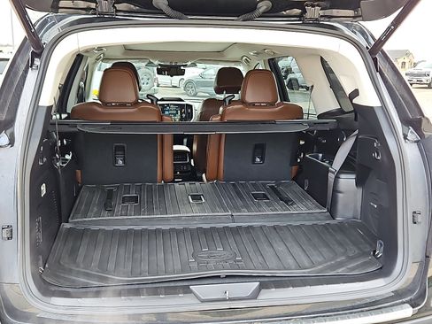 Used 2023 Subaru Ascent Touring image 6