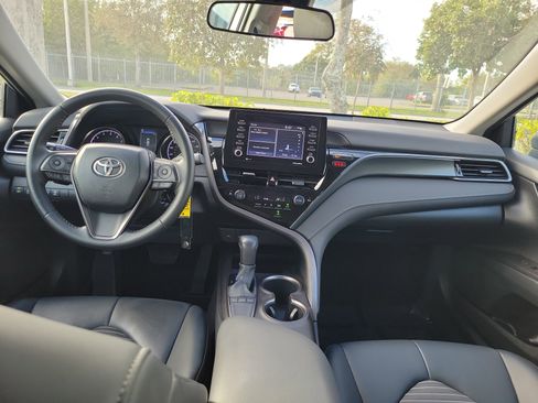Used 2023 Toyota Camry SE image 10