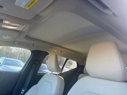 Certified 2025 Volvo XC40 B5 Plus w/ Protection Package Premier image 26