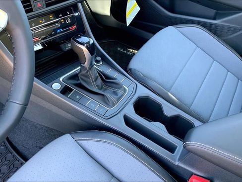 New 2026 Volkswagen Jetta SE FWD image 7