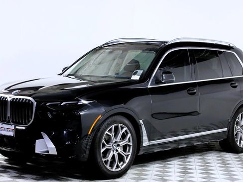 Used 2025 BMW X7 xDrive40i AWD/4WD image 3
