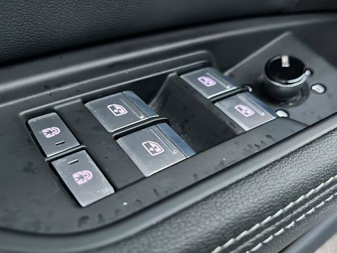 Used 2022 Audi e-tron Premium Plus w/ Premium Plus Package image 10