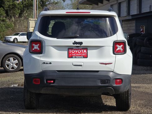 Used 2023 Jeep Renegade Trailhawk AWD/4WD image 5