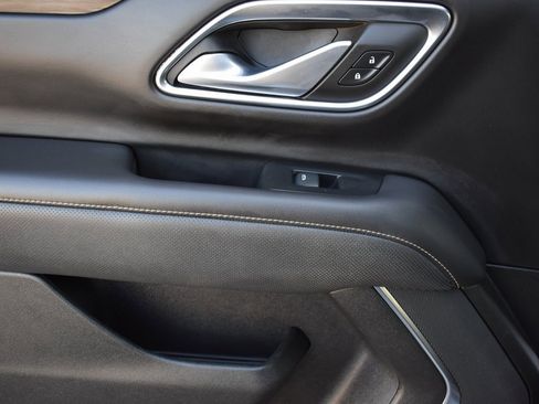 Used 2021 GMC Yukon SLT w/ SLT Premium Package image 14