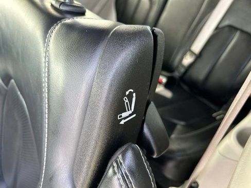 Used 2023 Chrysler Pacifica Touring-L FWD image 43