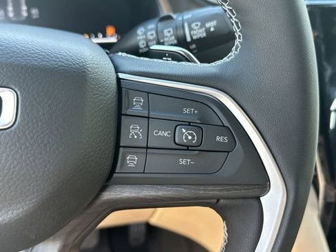 New 2025 Jeep Grand Cherokee Limited w/ Black Appearance Package image 23