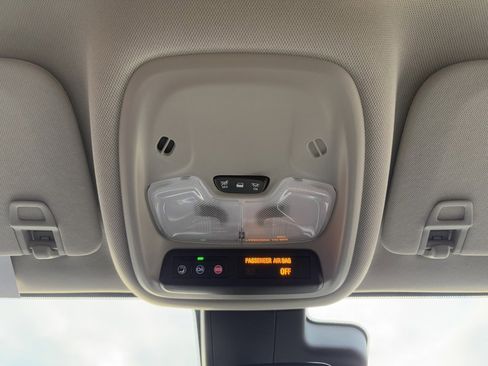 Used 2022 Buick Encore GX Select w/ Sport Touring Package image 17