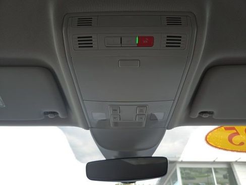 Used 2025 Volkswagen Taos SE image 20