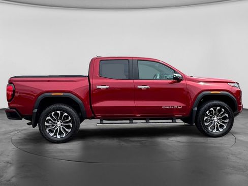 Used 2025 GMC Canyon Denali AWD/4WD image 11