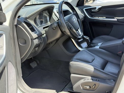 Used 2015 Volvo XC60 T5 Premier w/ Proximity Package FWD image 10