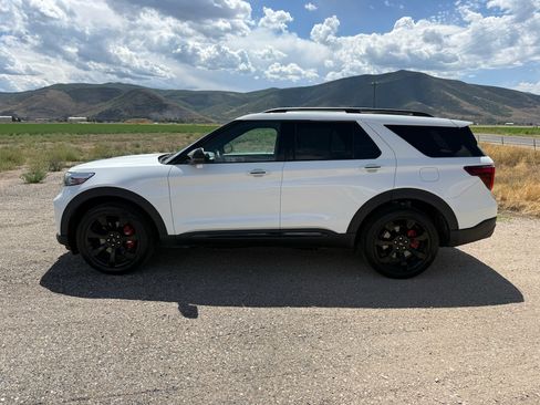 Used 2024 Ford Explorer ST w/ Equipment Group 401A AWD/4WD image 4