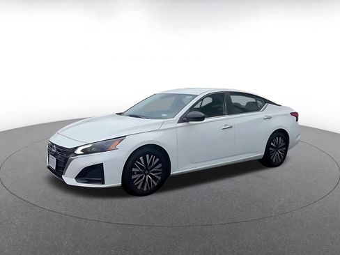 Used 2025 Nissan Altima 2.5 SV image 8