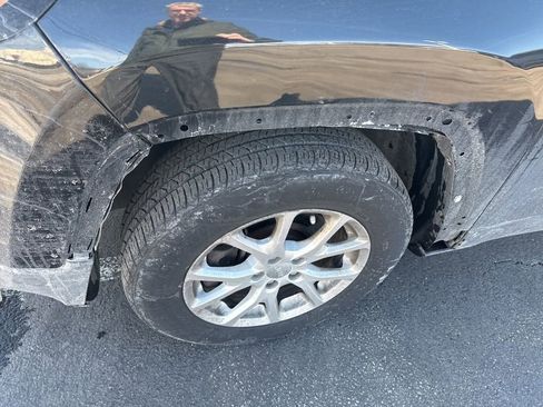 Used 2016 Jeep Cherokee Latitude image 9