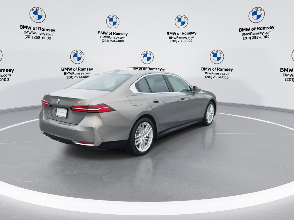 Used 2024 BMW 530i xDrive w/ Premium Package AWD/4WD image 8