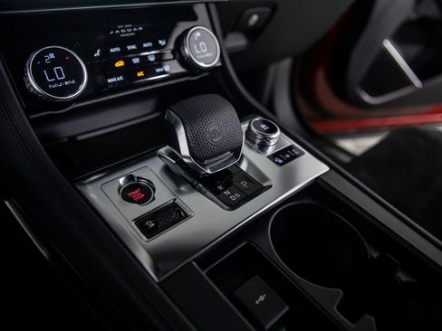 Used 2021 Jaguar F-PACE SVR image 35