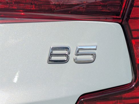 Used 2024 Volvo S60 B5 Plus image 22