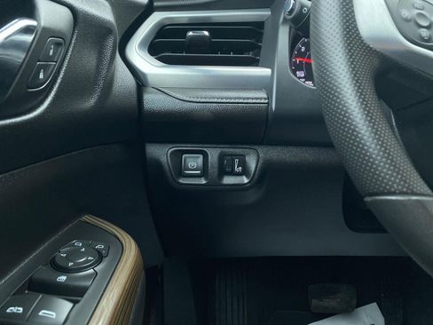 Certified 2023 GMC Acadia SLE w/ Driver Convenience Package image 9