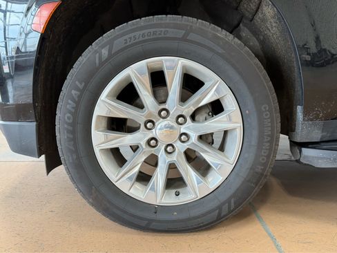 Used 2024 Chevrolet Suburban Premier AWD/4WD image 8