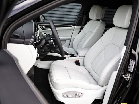 New 2026 Porsche Macan image 5