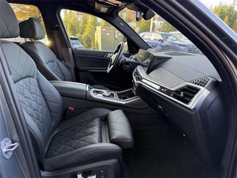 Certified 2024 BMW X7 xDrive40i w/ M Sport Package image 29
