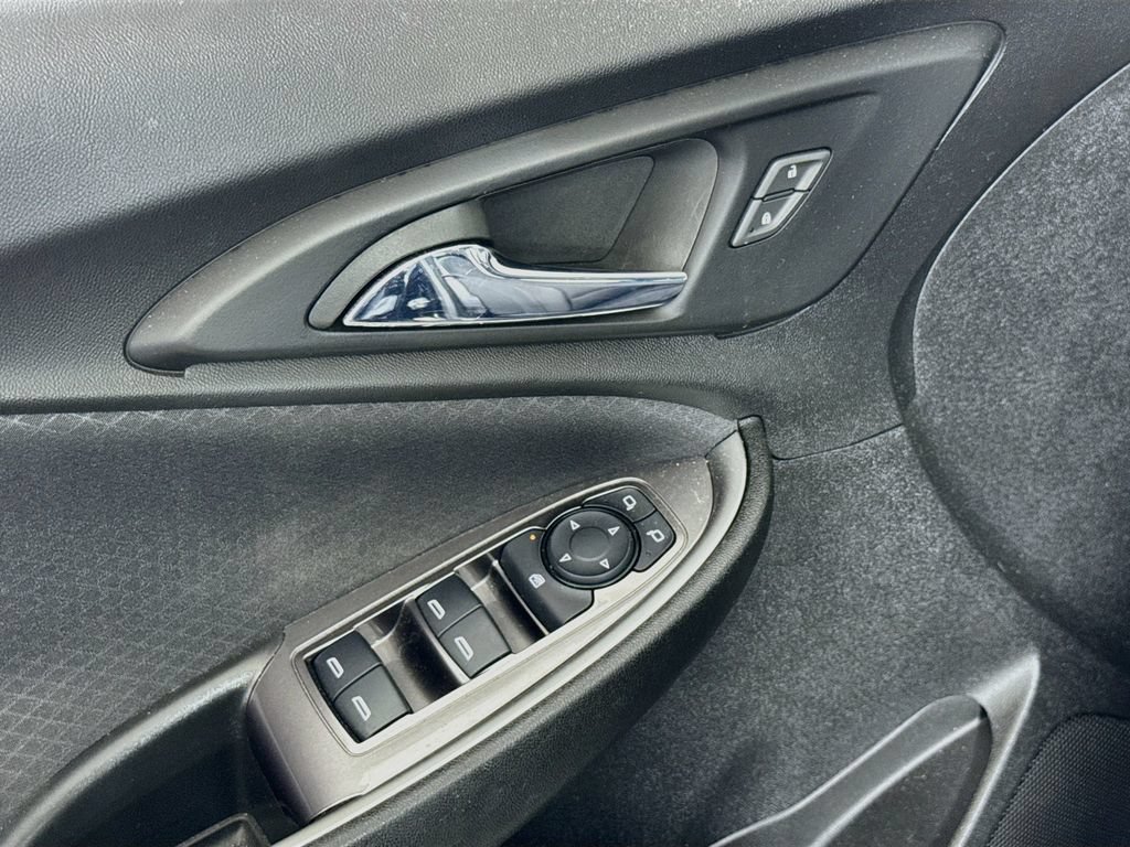 Used 2022 Chevrolet Malibu LS FWD image 17
