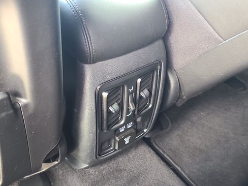 Used 2020 Jeep Grand Cherokee Limited AWD/4WD image 12
