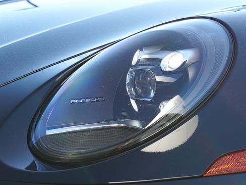 Certified 2020 Porsche 911 Carrera RWD image 9