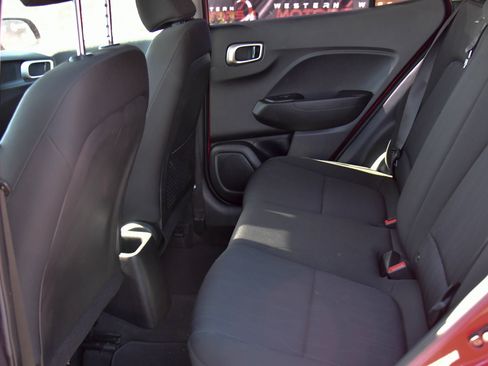 Used 2022 Hyundai Venue SE w/ Cargo Package FWD image 31