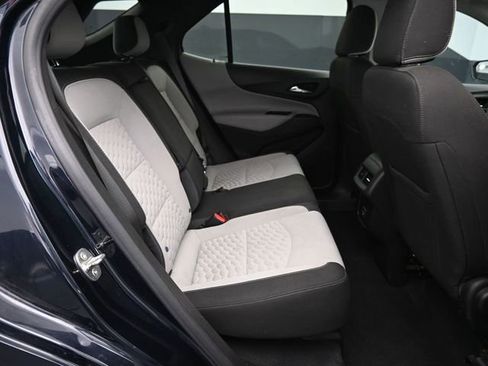 Used 2021 Chevrolet Equinox LS image 32