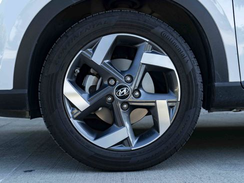 Used 2021 Hyundai Venue SEL FWD image 14