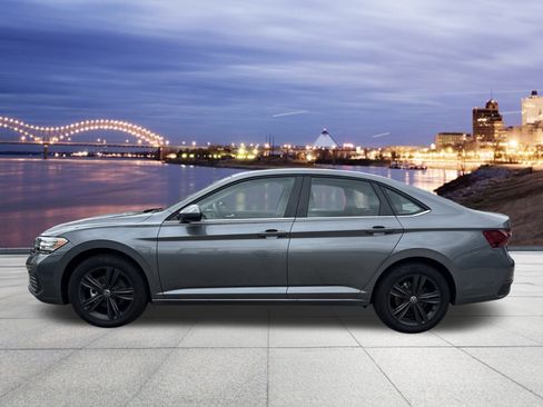 Certified 2024 Volkswagen Jetta SE w/ Panoramic Sunroof Package image 2