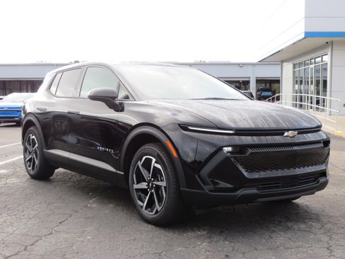 New 2026 Chevrolet Equinox EV LT image 3