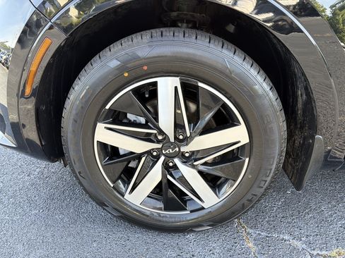 Used 2023 Kia Sorento S w/ Panoramic Sunroof Package FWD image 9